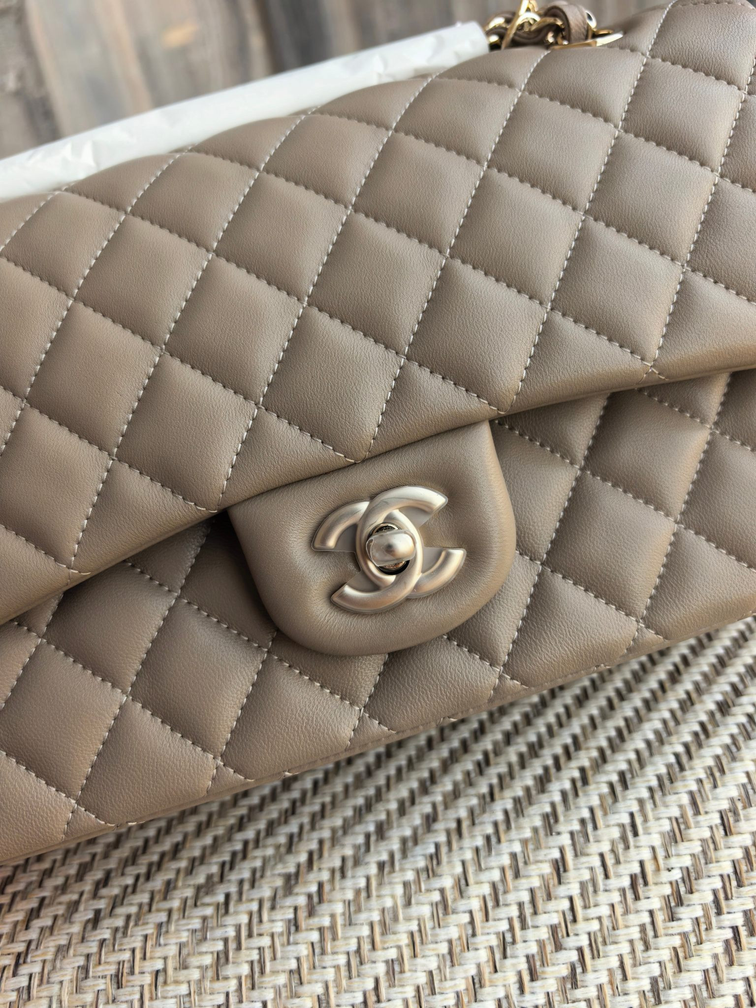 Chanel Classic Flap Bag Light gold hardware 15.5x25.5x6.5cm