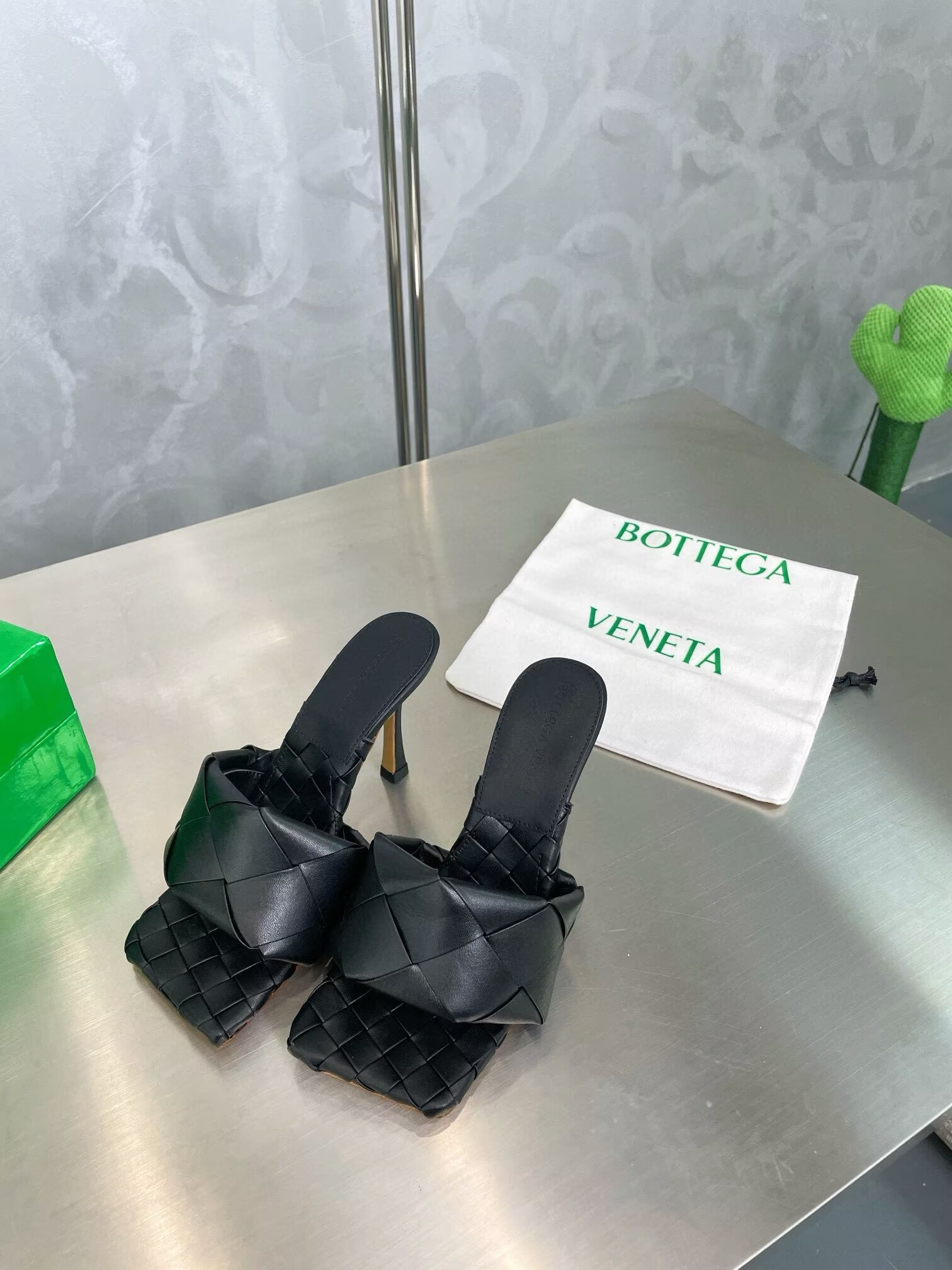 UA Bottega Veneta Lido Slides