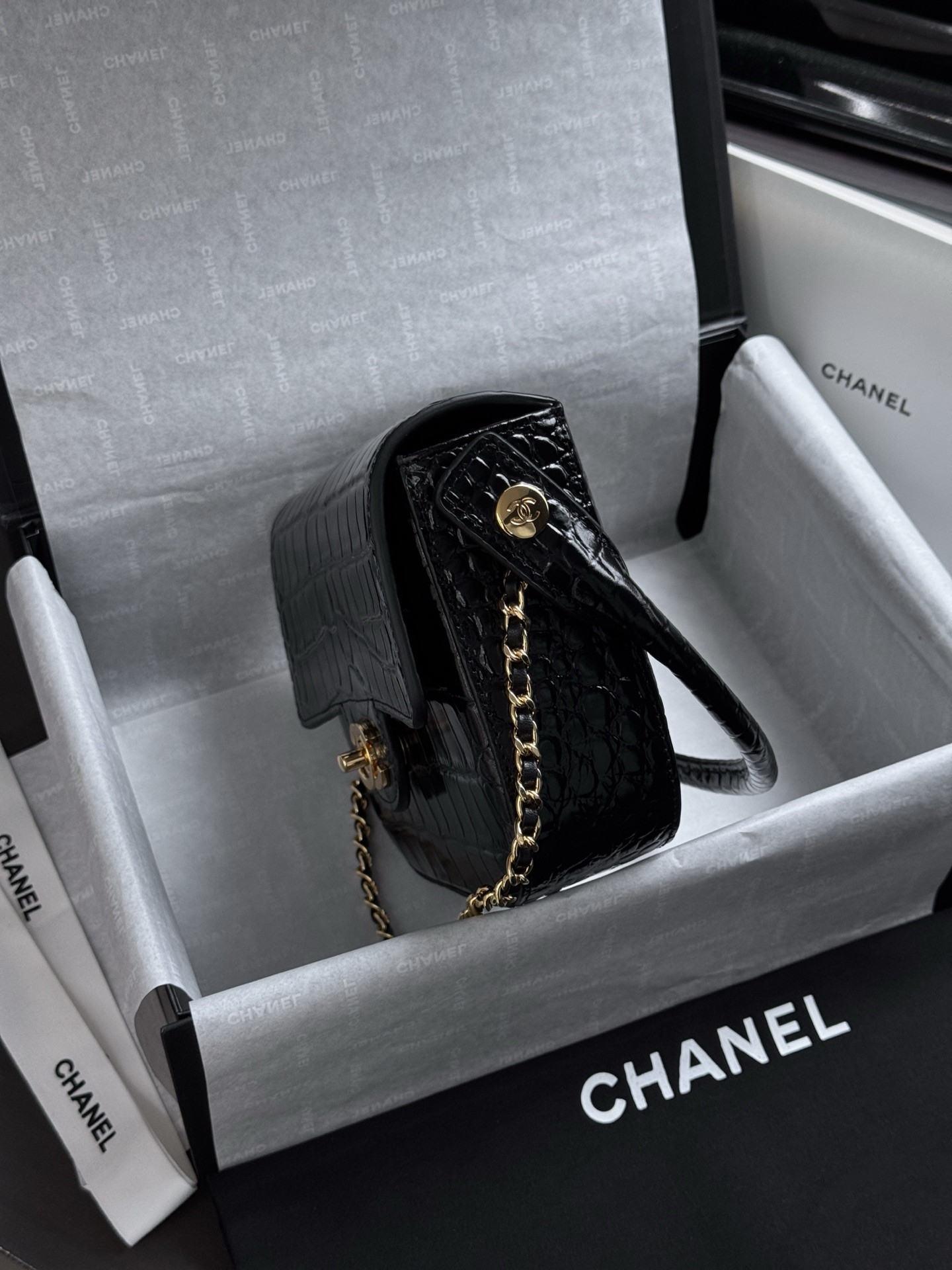 Chanel Mini Flap Bag With Handle AS6424 14.5x19.5x5cm