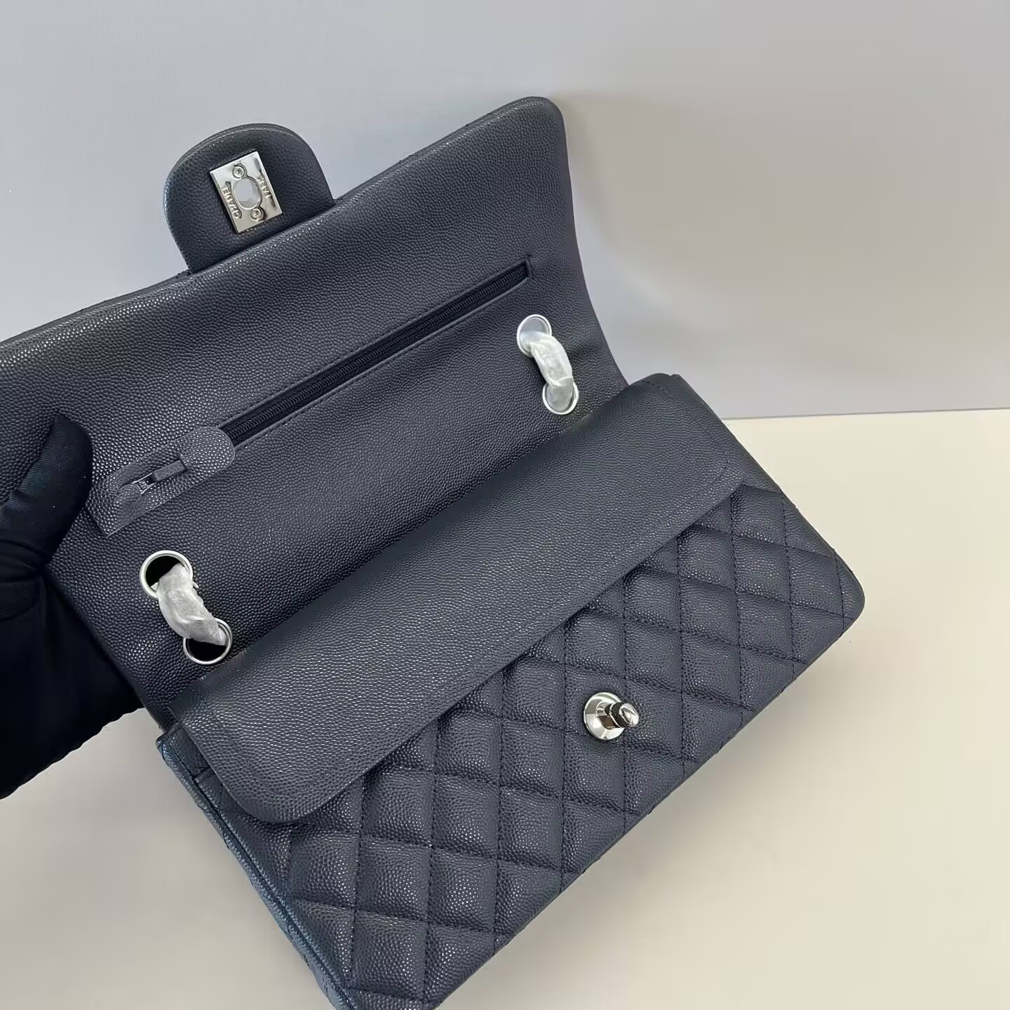 Chanel Classic Flap Bag 15x25.5x6cm
