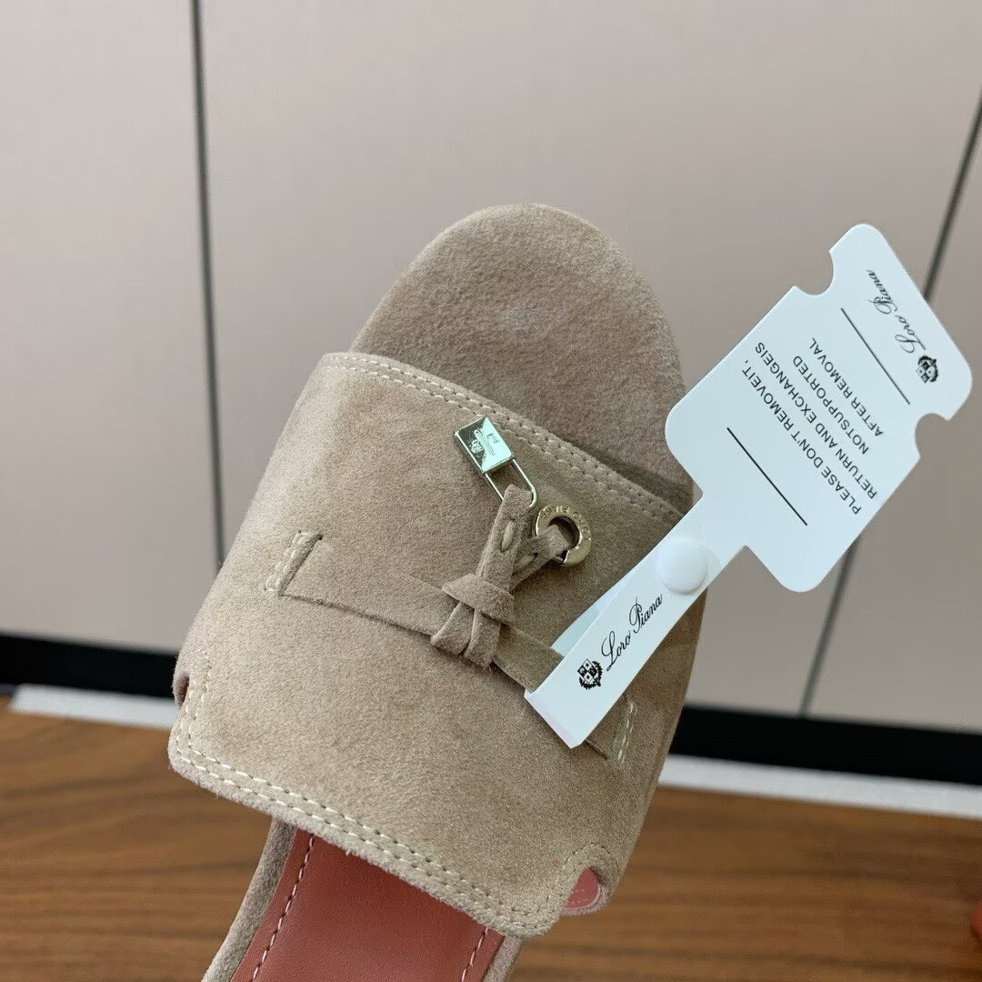 ua L0r0 P1ana summer charms sandal