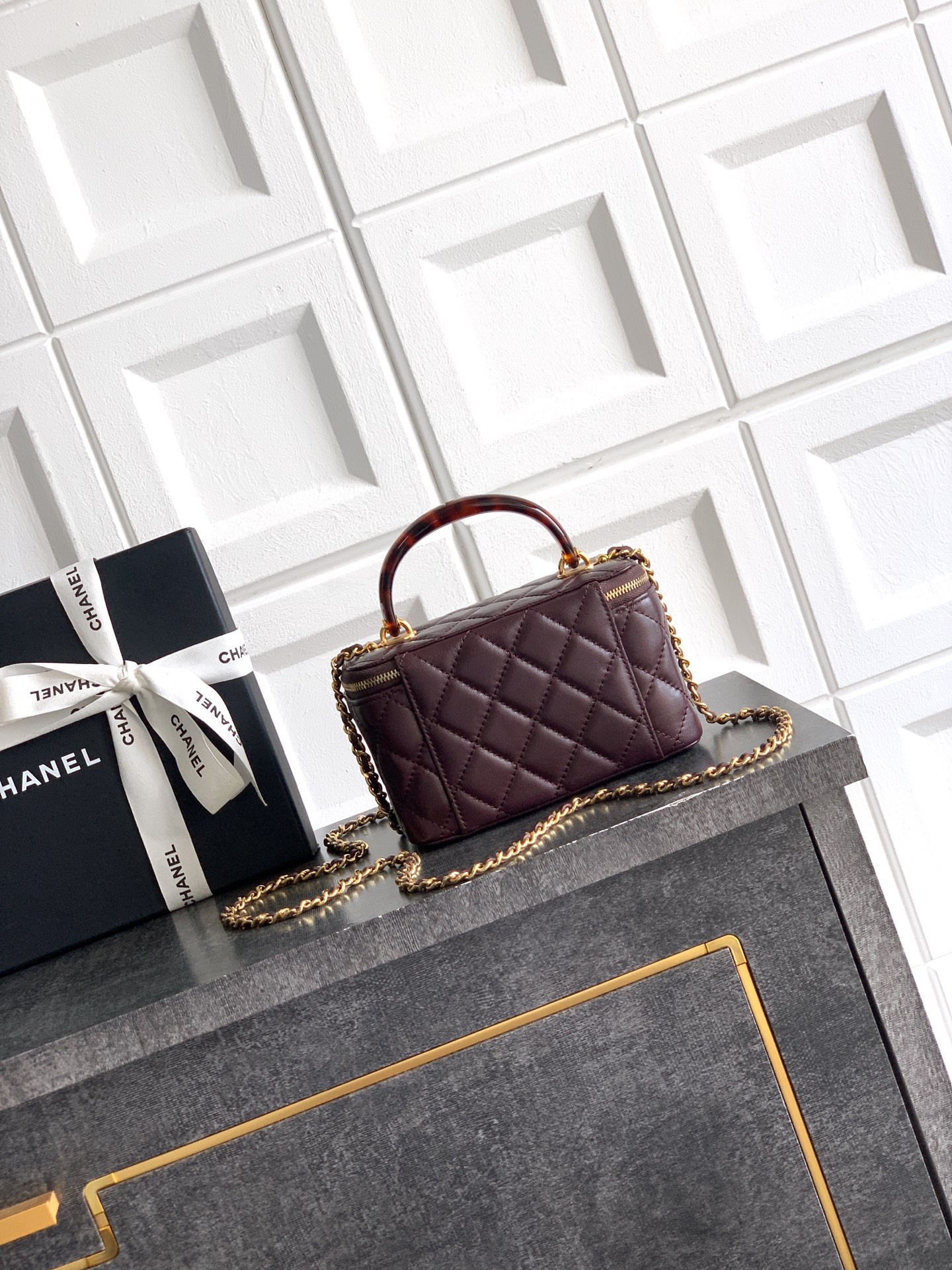 CHANEL Classic Vanity with chain Handbag 17x9.5x8cm
