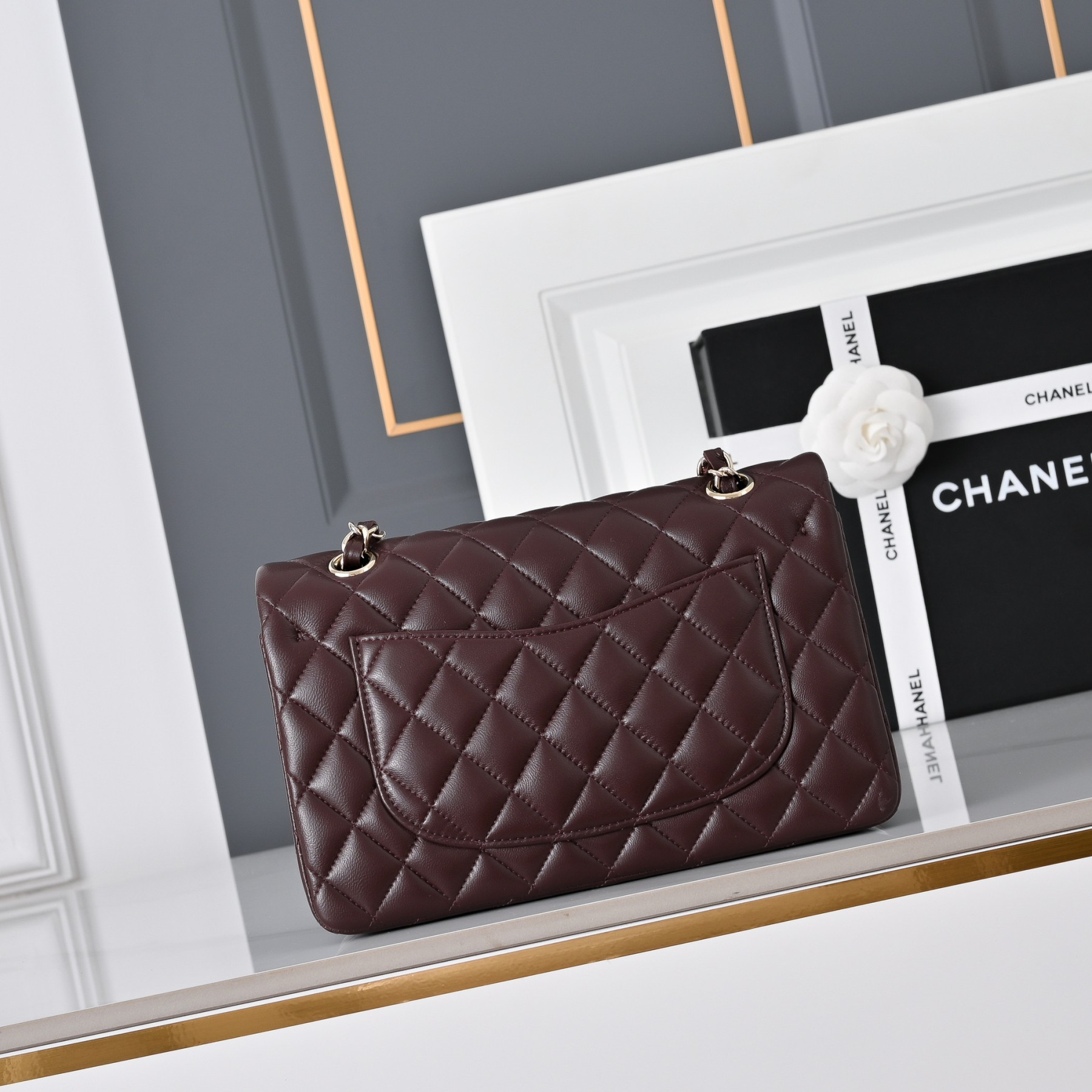 Chanel Classic Flap handbag Burgundy with light gold hardware A01113 23x14.5x6cm