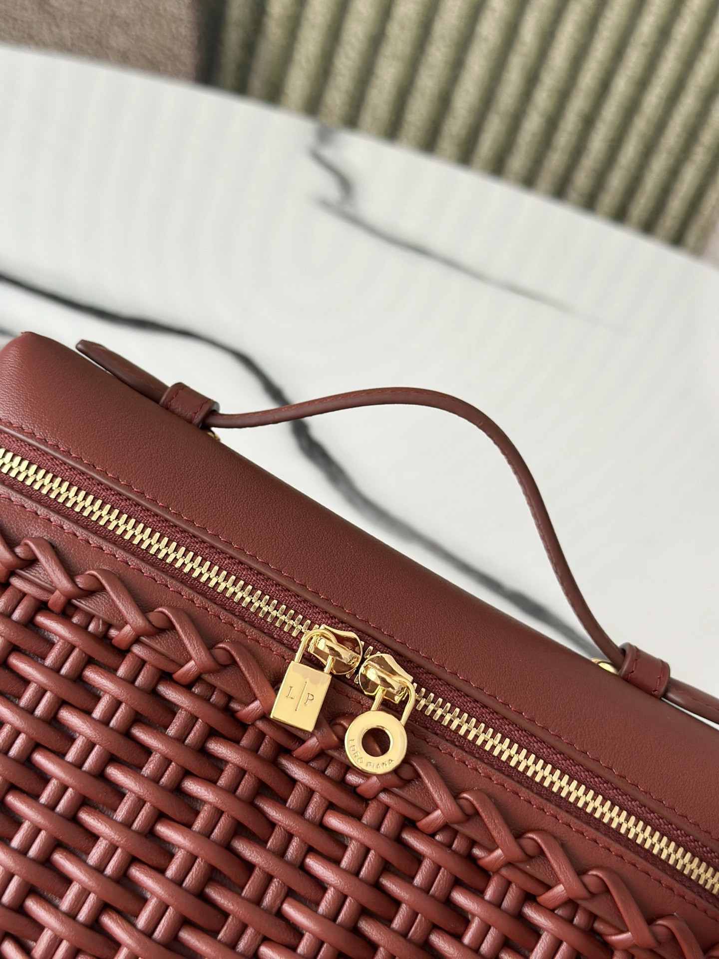 Loro Piana Extra Pocket L19 19 x 11.5 x 7cm