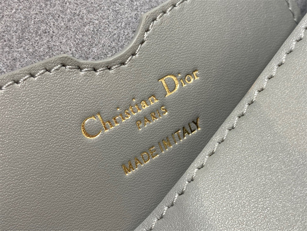 MEDIUM D10r BOBBY BAG Grey Box Calfskin