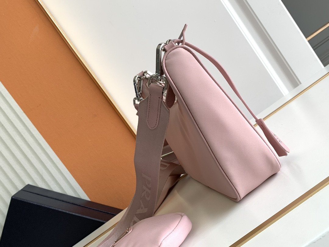 Pra*a Re-Edition 2005 Re-Nylon bag PINK