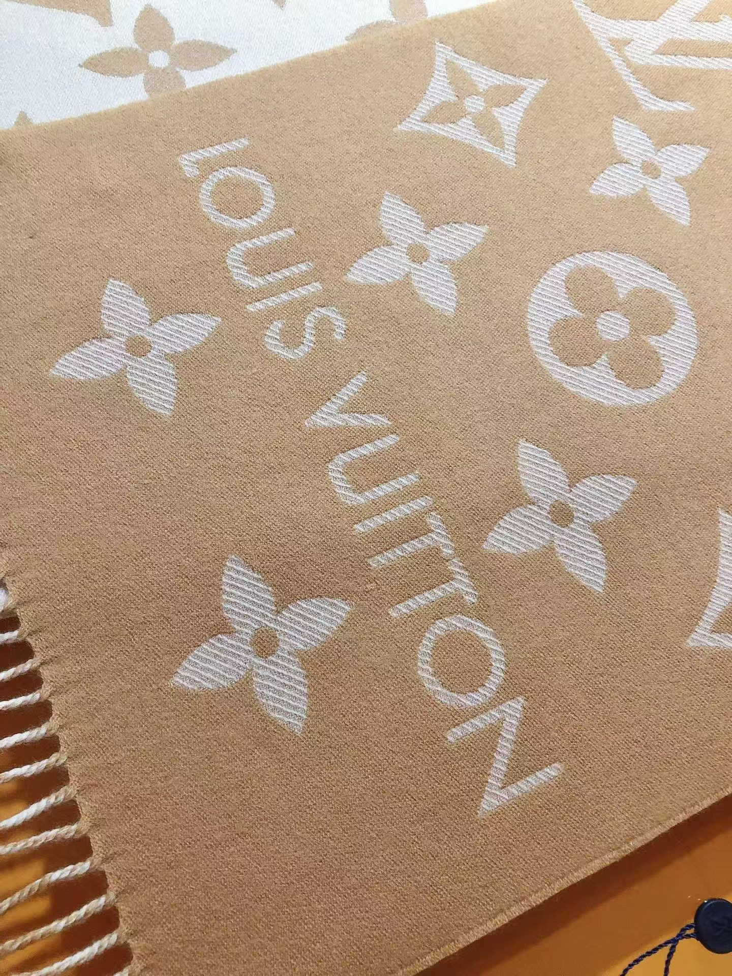 l0vis Vvtt0n monogram scarf