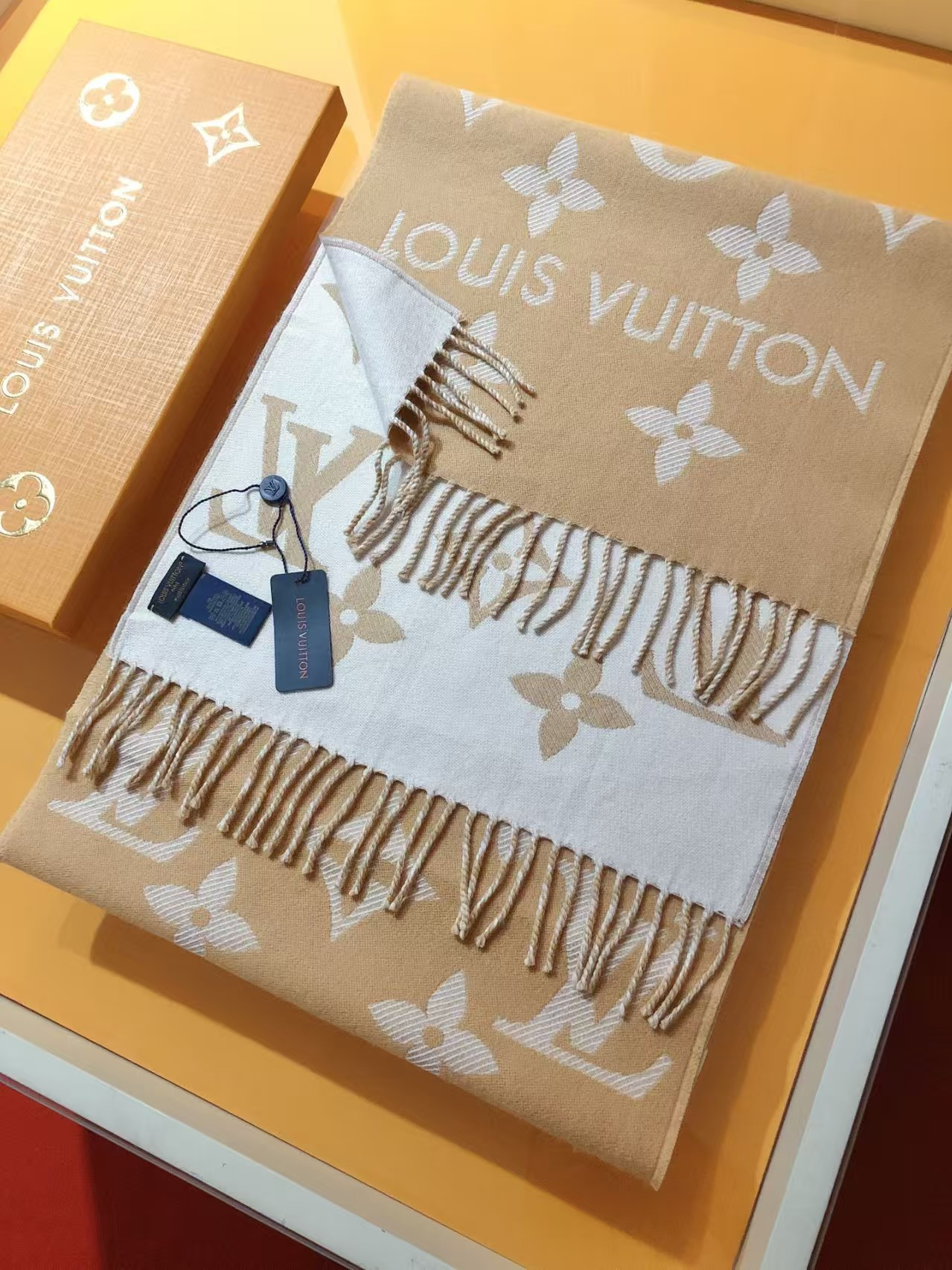 l0vis Vvtt0n monogram scarf