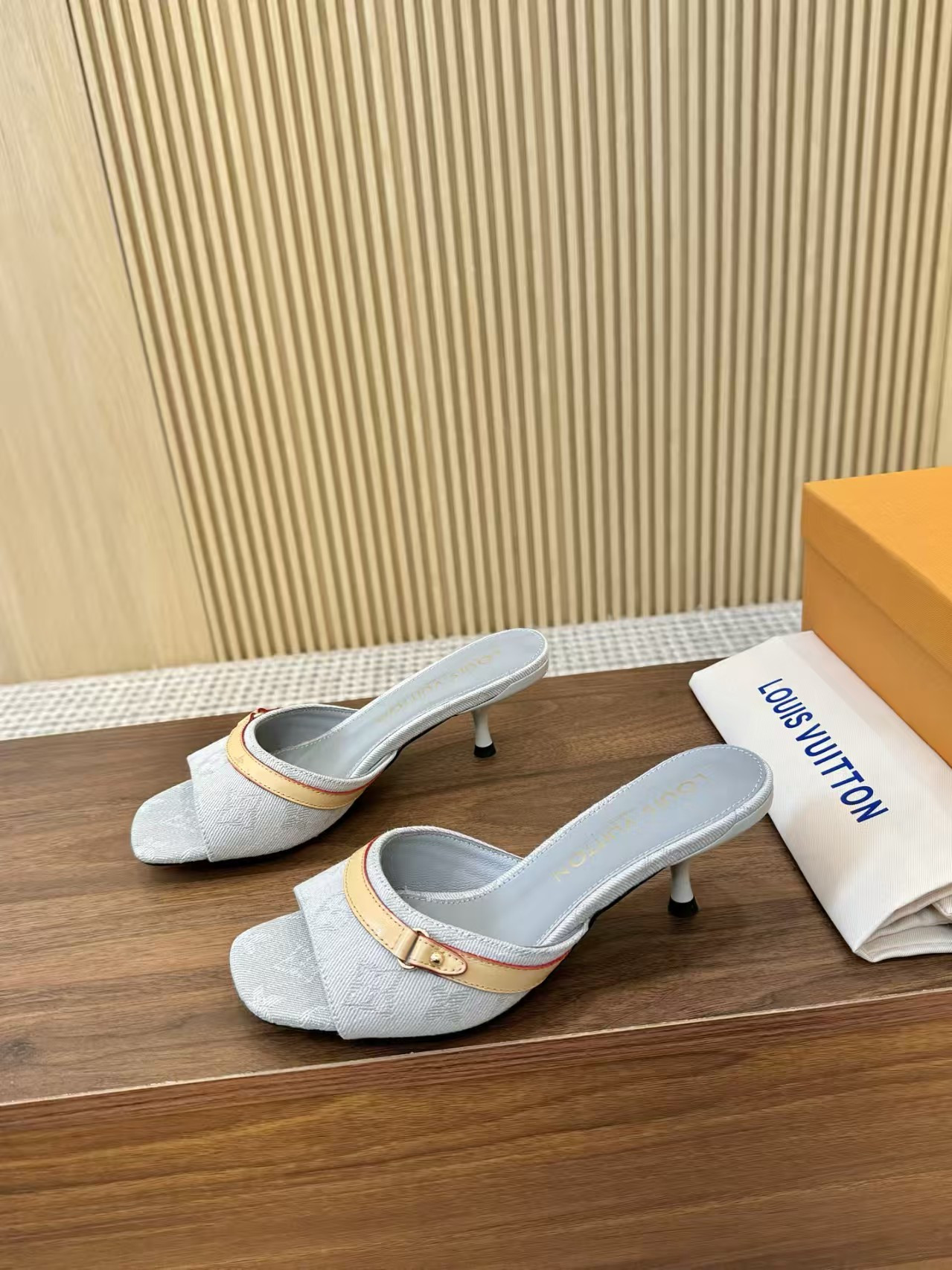 UA LV 6AM Mule