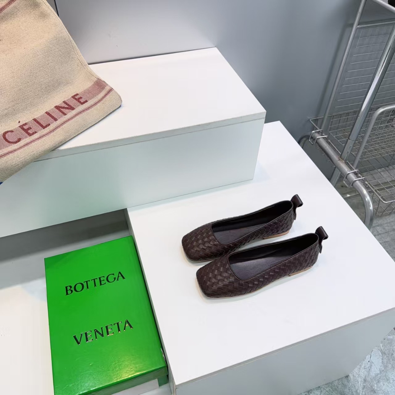 UA Bottega Veneta Charlotte Ballerina