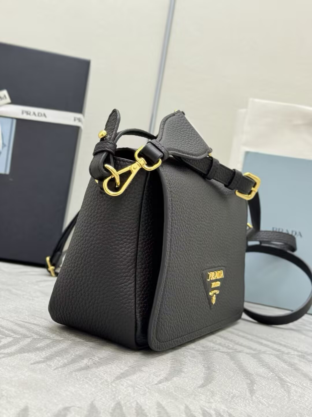 Prada Leather Shoulder Bag 15.5x23x9cm