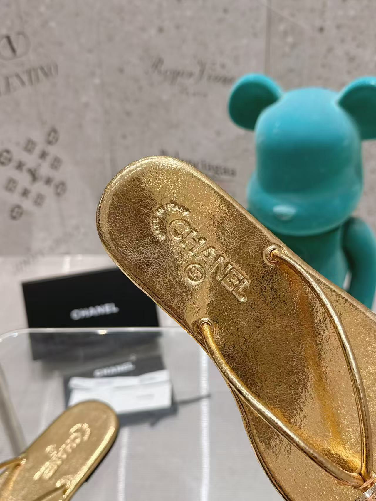 UA Chanel Slides