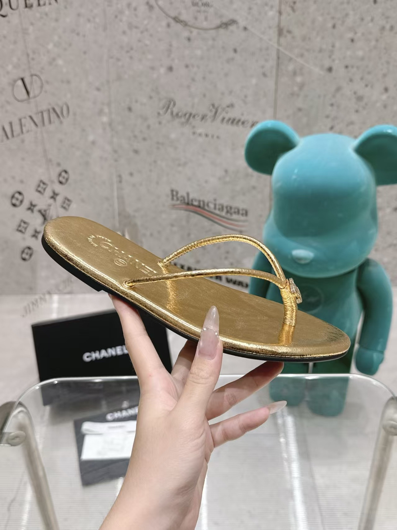 UA Chanel Slides