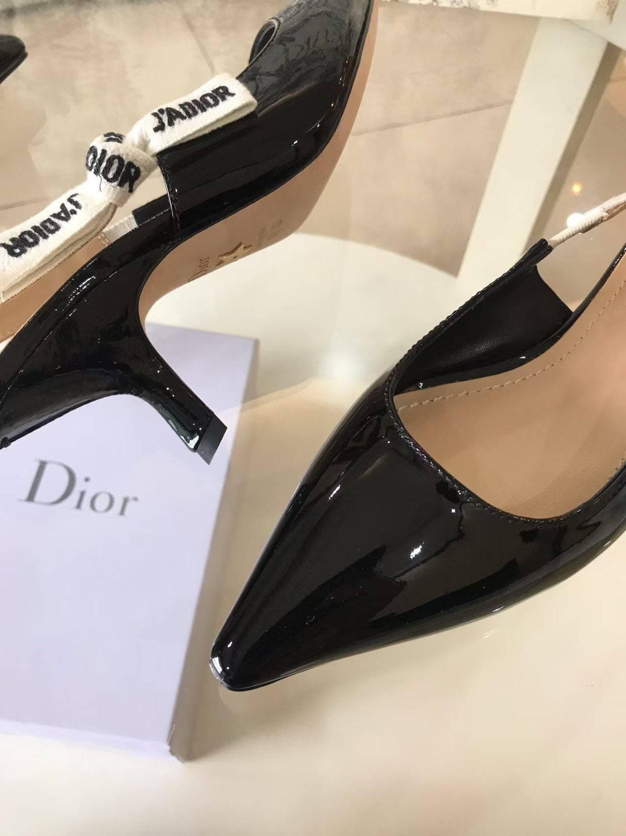 UA Dior J