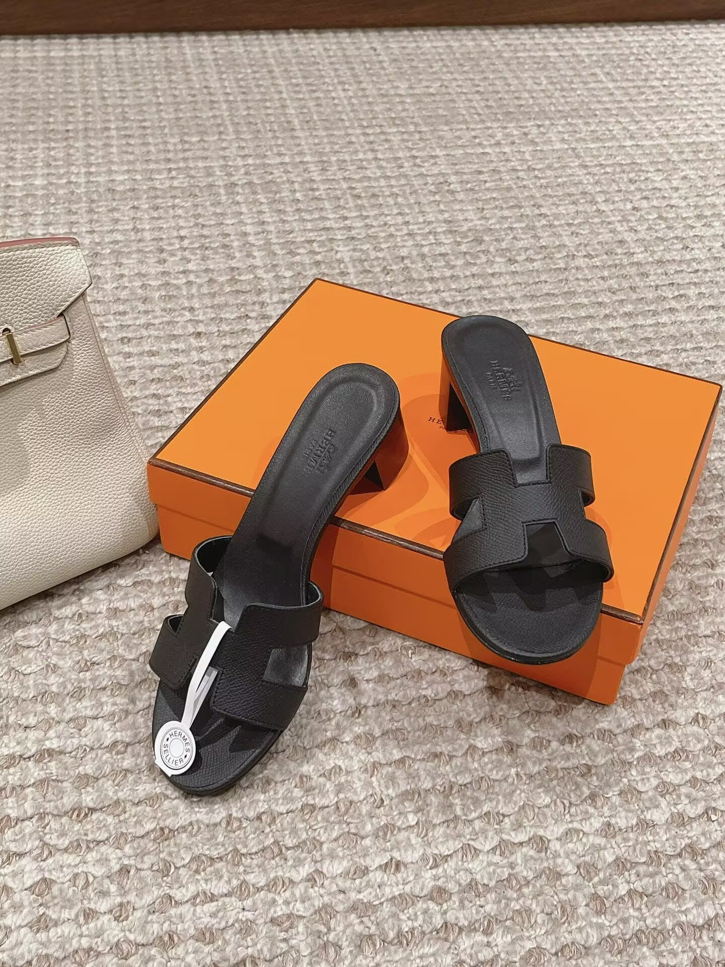 UA H**me5 Oasis sandal
