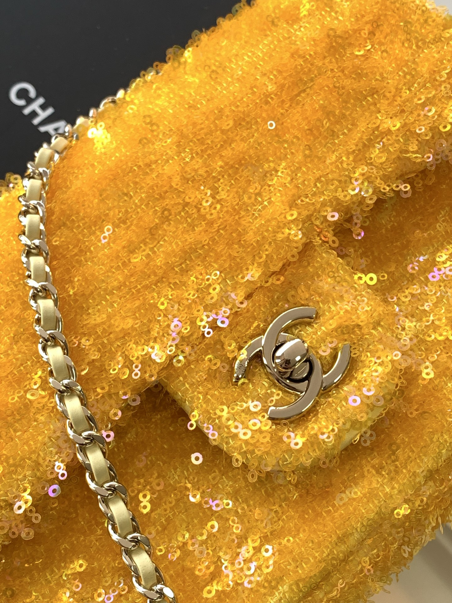 Chanel Sequin Flap Bag AS4561 14x21x8cm