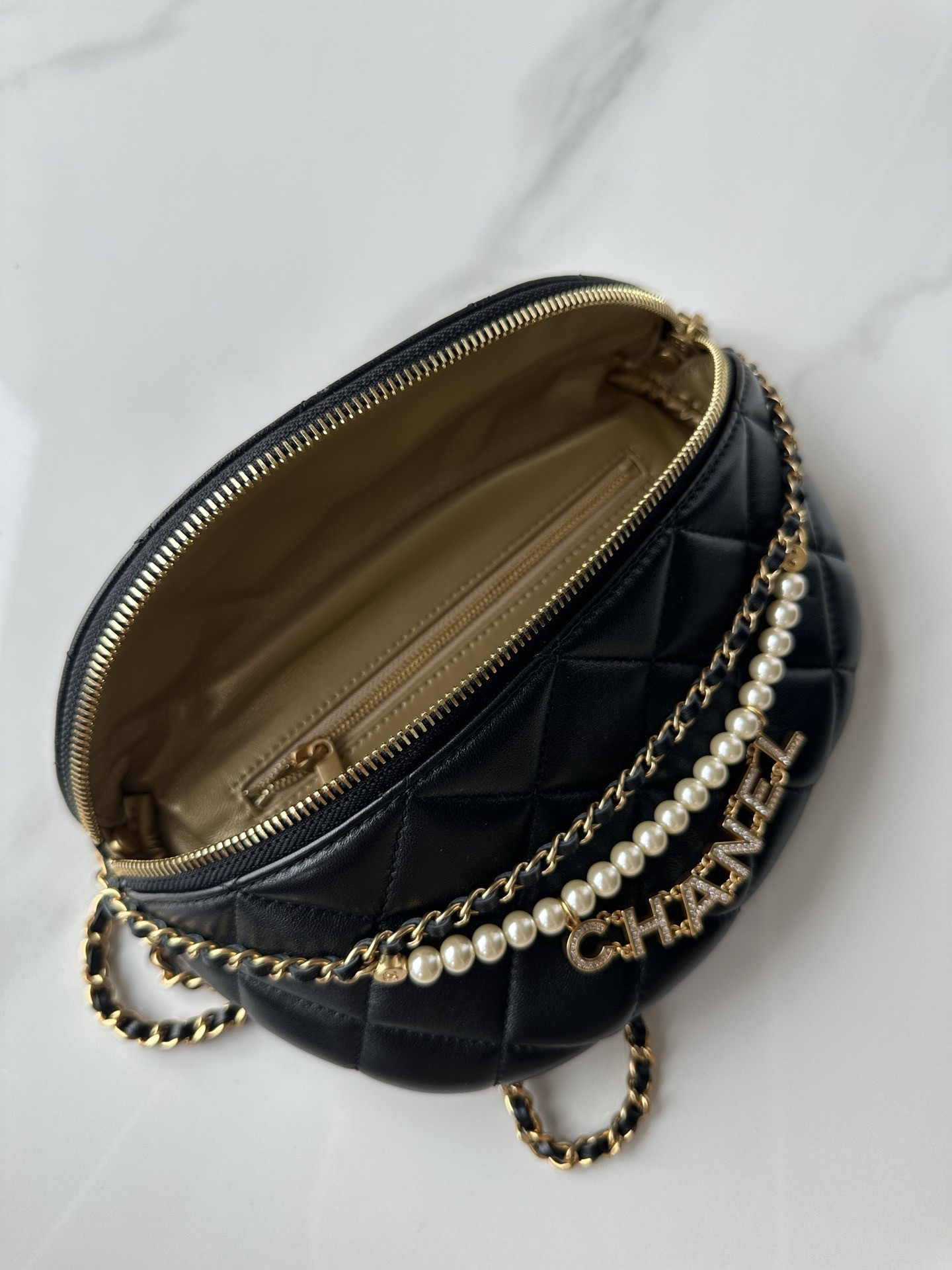 Ch**el Waist Bag 17 × 24 × 11 cm