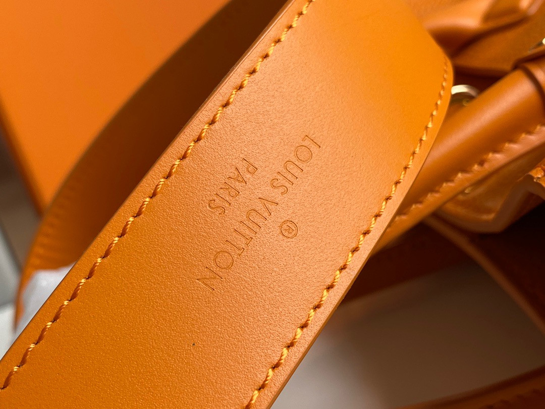 LV ON MY SIDE PM M57730