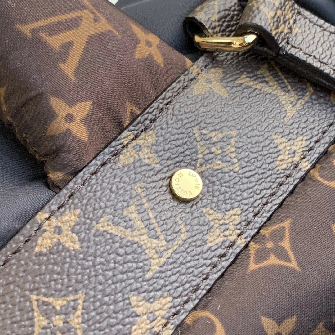 LV ONTHEGO GM M59005 16.1 x 13.4 x 7.5 inches