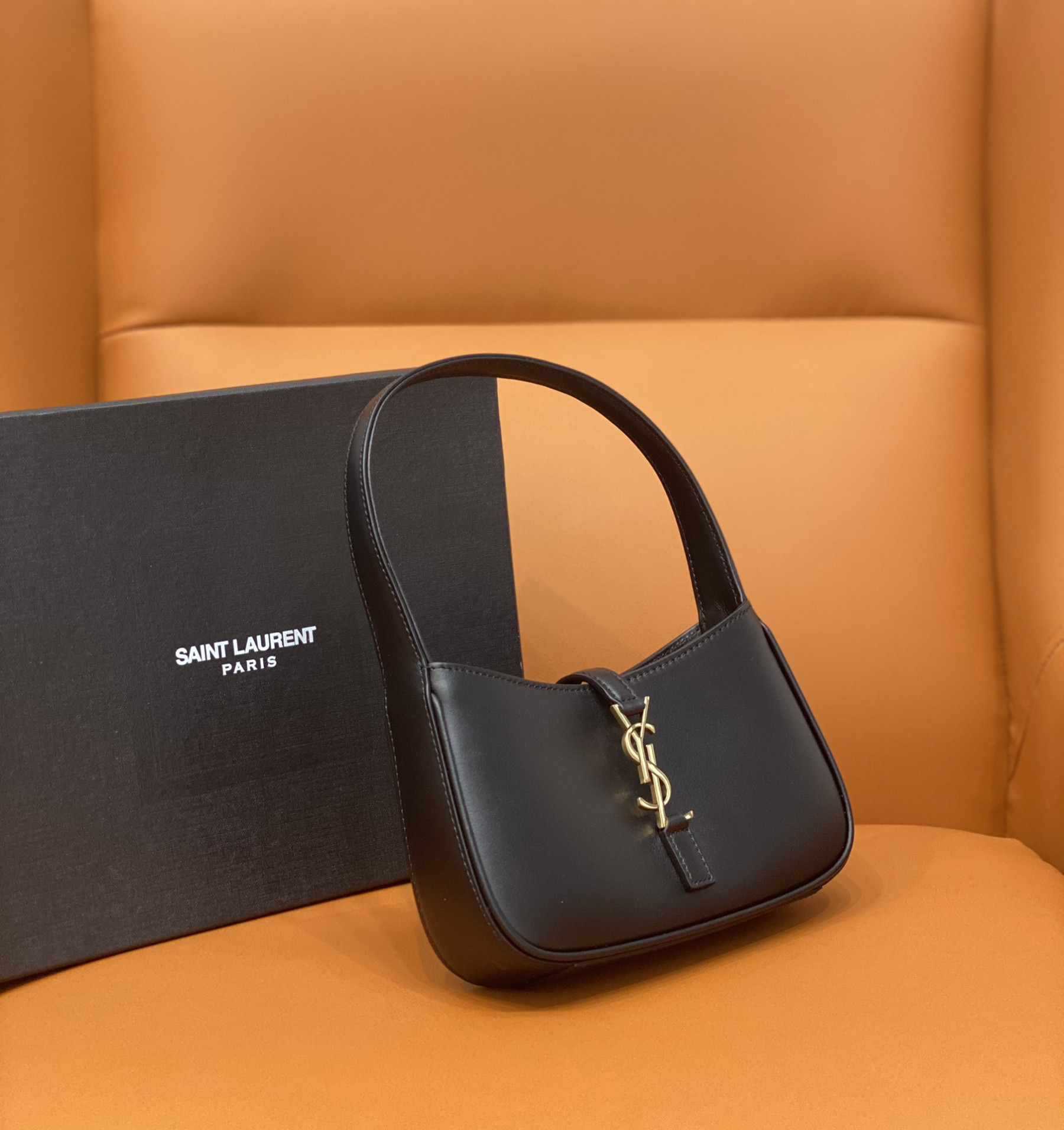 Y51 MINI LE 5 À 7 IN SMOOTH LEATHER NOIR 19 X 11.5 X 4.5 CM
