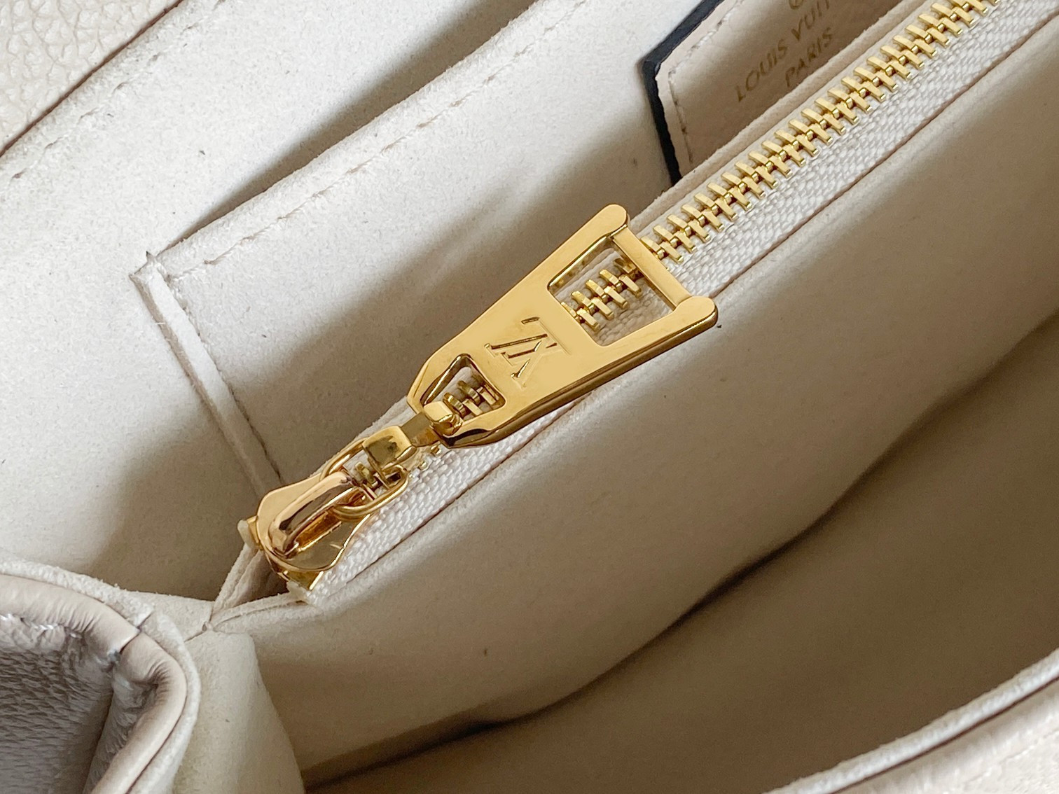LV MADELEINE BB M46008  9.4 x 6.7 x 3.3 inches