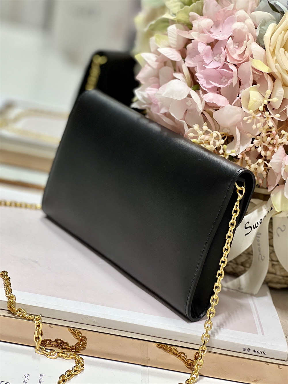 D10r BOBBY EAST-WEST POUCH WITH CHAIN Latte Smooth Calfskin Black