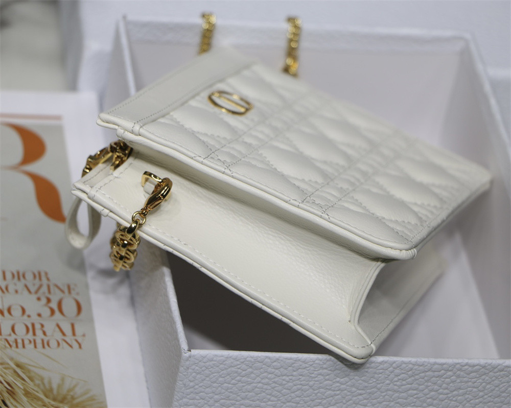 D10r CARO ZIPPED POUCH WITH CHAIN Latte S*pple Cannage Calfskin 19 x 14 x 4.5 cm