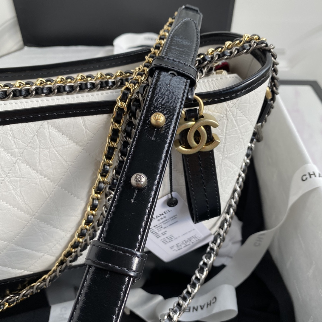 Ch**el Gabrielle MEDIUM WHITE BLACK 21 x 28 x 10cm