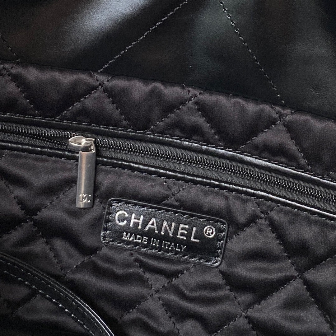 Ch**el 22 HANDBAG Shiny Calfskin 30×45×8cm