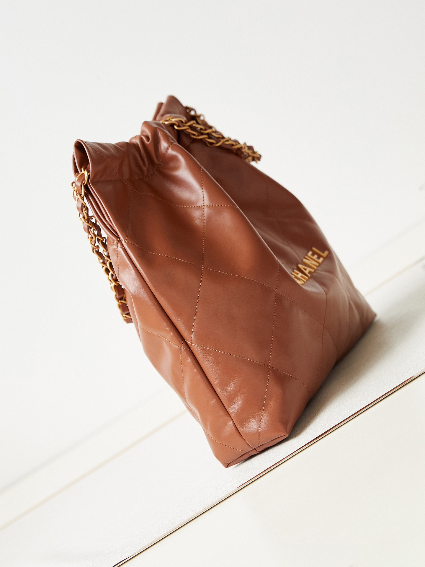 Ch**el 22 SMALL HANDBAG Shiny Calfskin BROWN 13.7×14.4×2.7 in