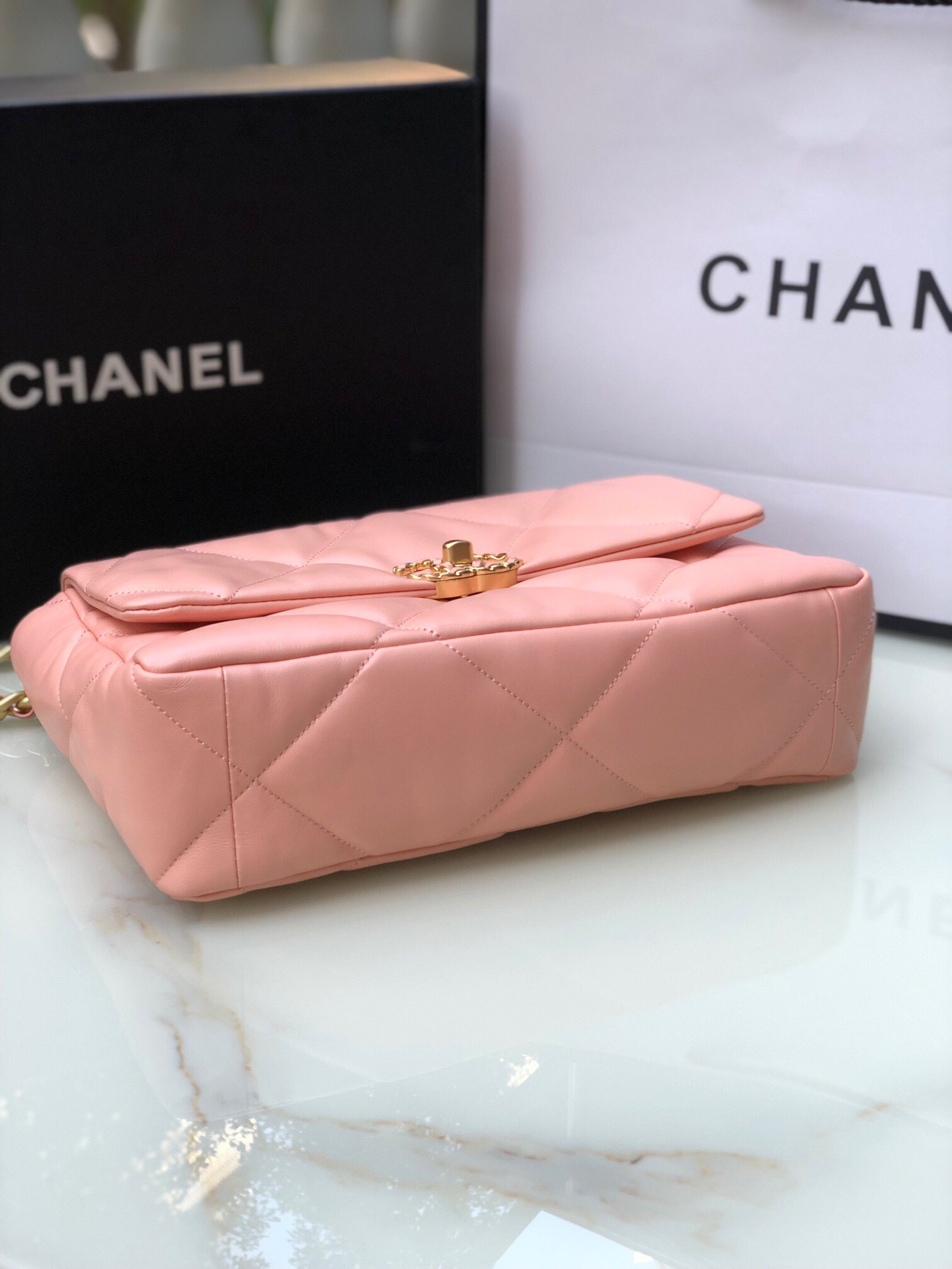 Ch**el 19 LARGE HANDBAG Shiny Leather, Gold-Tone, Silver-Tone & Ruthenium-Finish Metal Light Pink 7.8 × 11.7 × 3.9 in