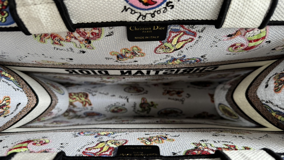 Large D10r BOOK TOTE WHITE MULTICOLOR DRAGON ZODIAC EMBROIDER 16.5 x 14 x 7.5 inches