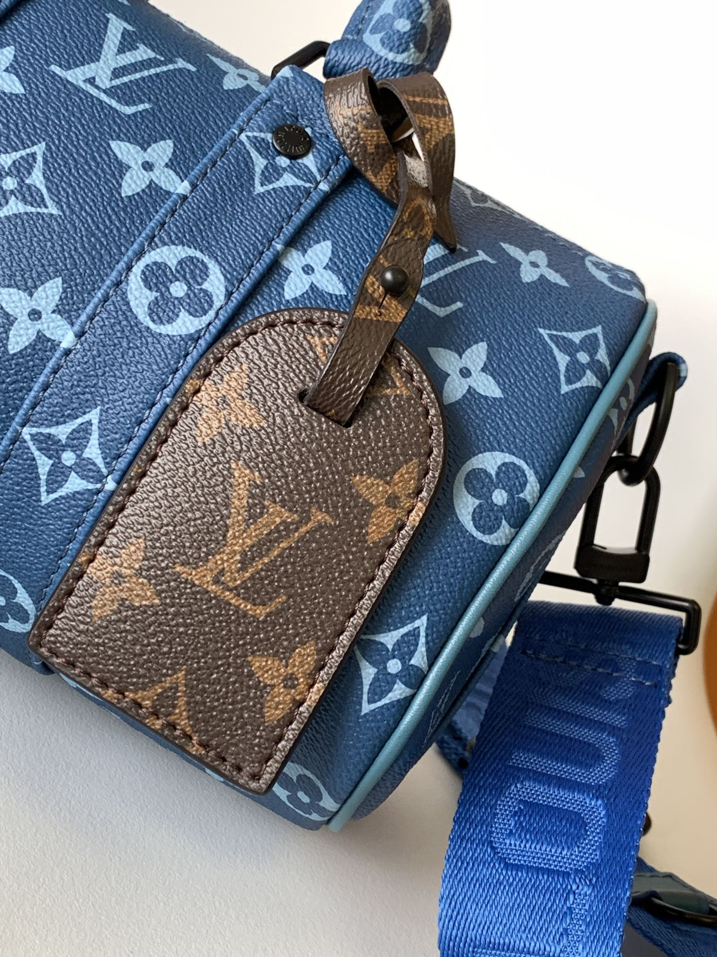 L0vis Vvtt0n Keepall Bandoulière 25 M46803 9.8 x 5.9 x 4.3 inches