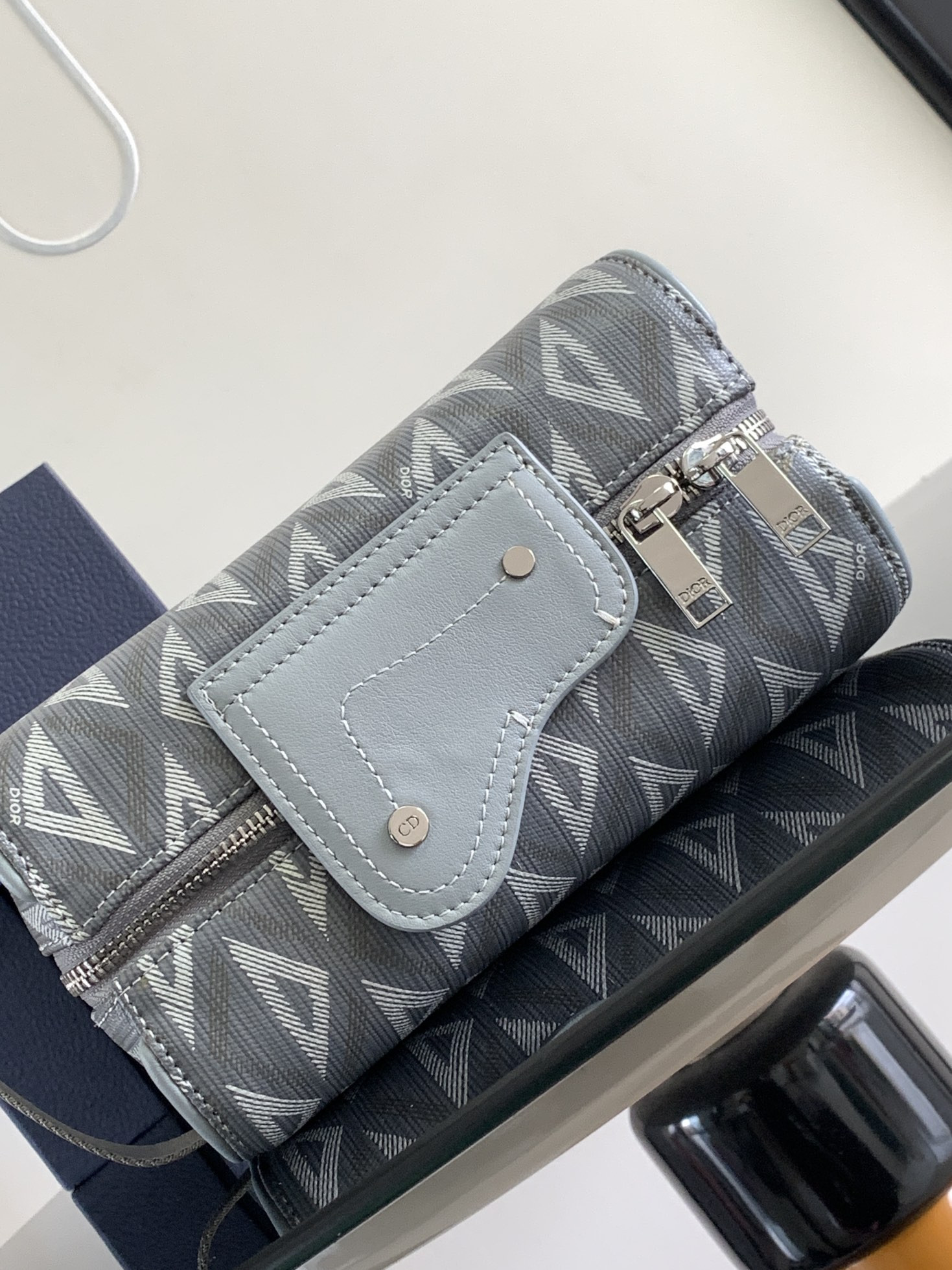 D10r Lingot Toiletry Bag Gray Mirage Technical Fabric 8.5 x 5 x 4 inches