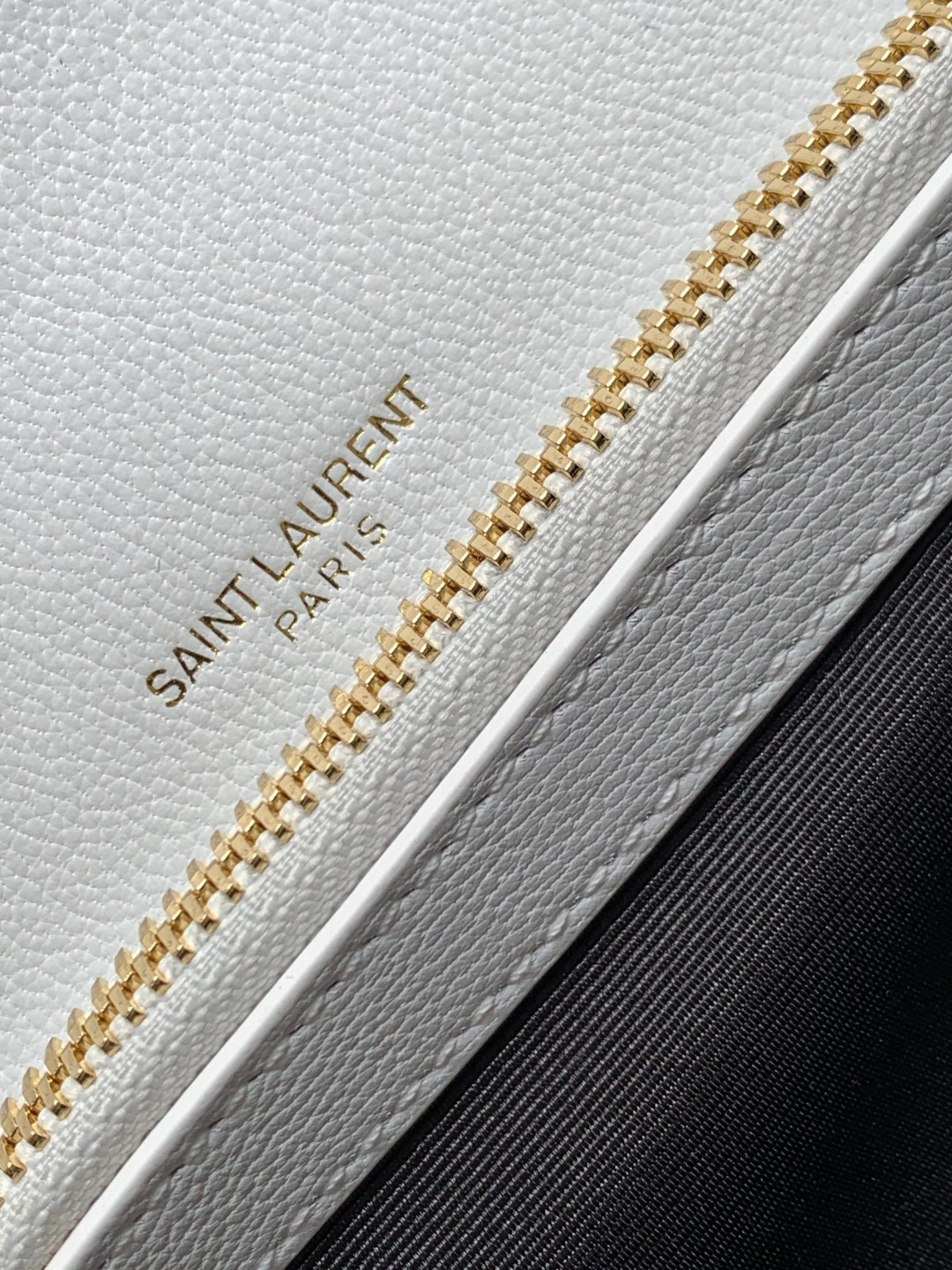 Y51 COLLEGE MEDIUM IN QUILTED LEATHER white  9.4 X 6.6 X 2.5 INCHES