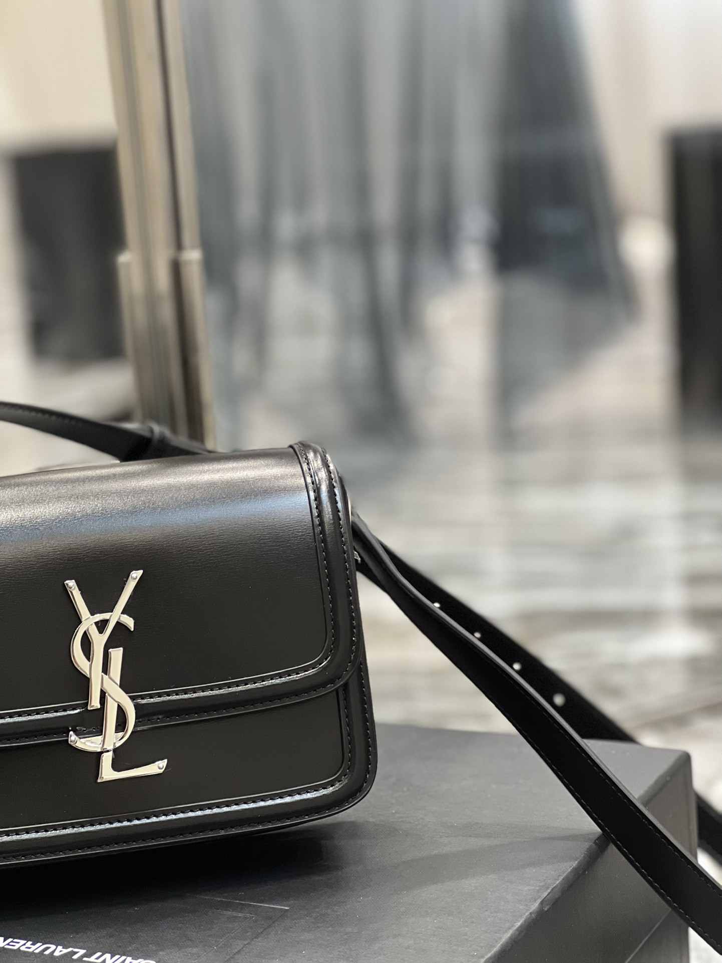 Y51 SOLFERINO SMALL IN GLAZED LEATHER 7.4 X 5.1 X 1.9 INCHES