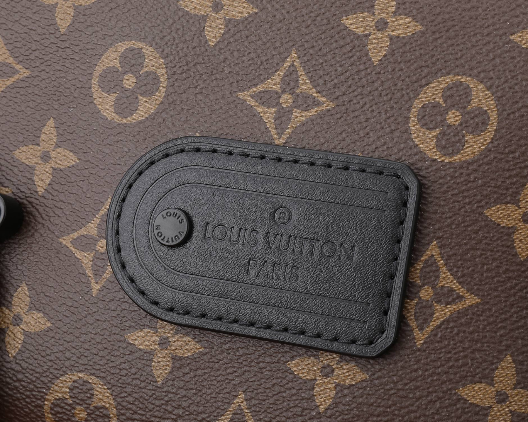 LV M46972 Trail Messenger 31 x 22 x11CM