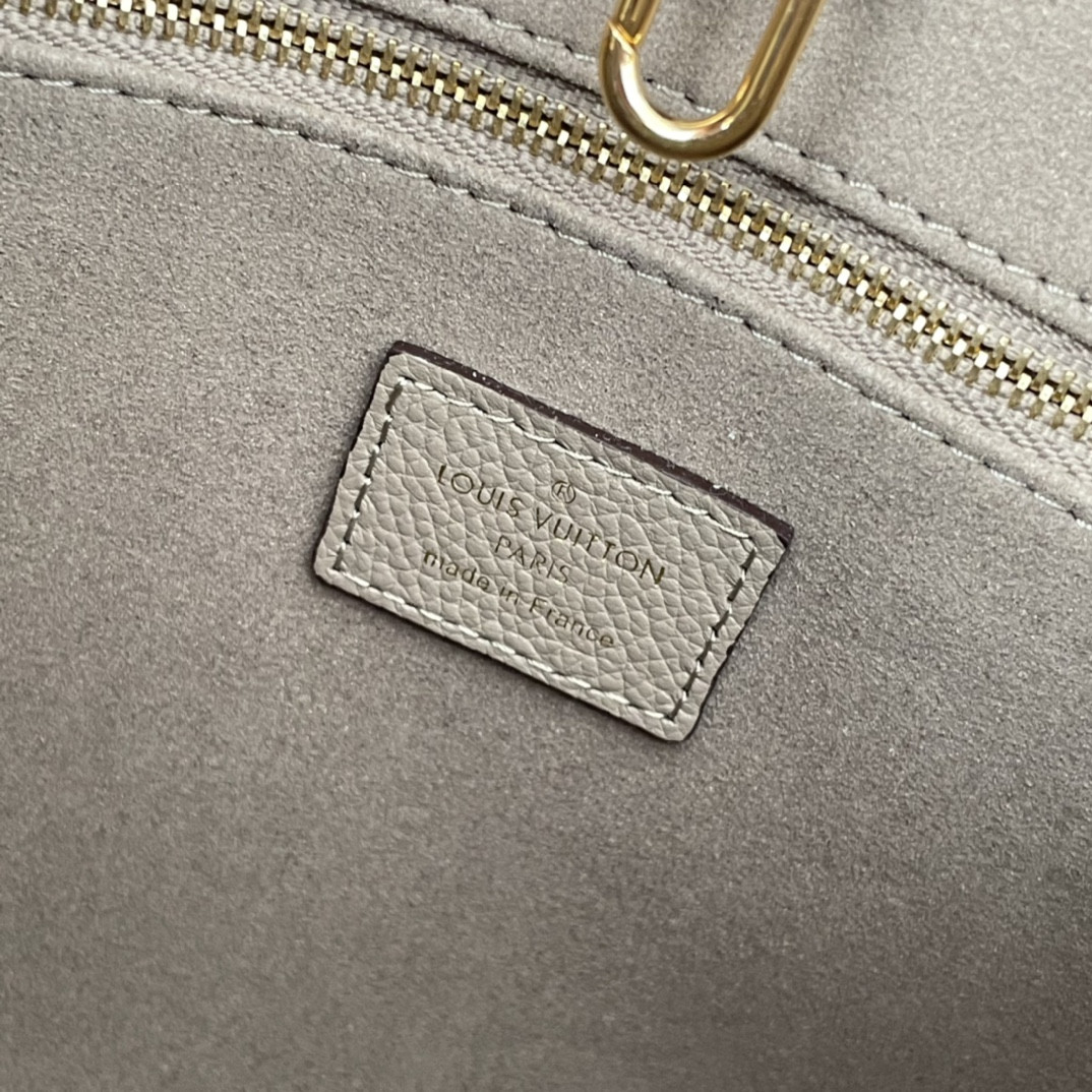 LV M45779 Onthego PM 9.8 x 7.5 x 4.5 inches