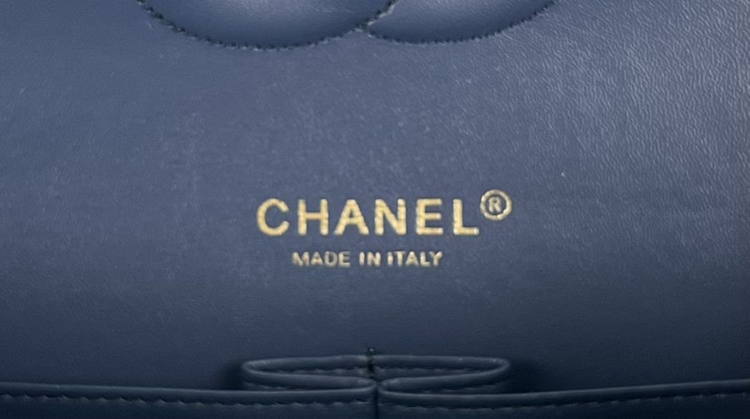 CHANEL CLASSIC 11.12 HANDBAG Tweed & Gold-Tone Metal 6 × 9.9 × 2.5 in