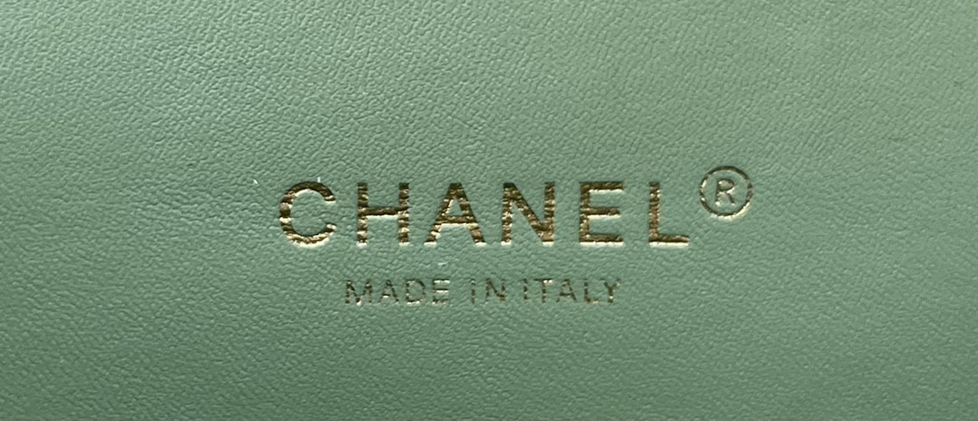 CHANEL CLASSIC 11.12 HANDBAG Tweed & Gold-Tone Metal 6 × 9.9 × 2.5 in