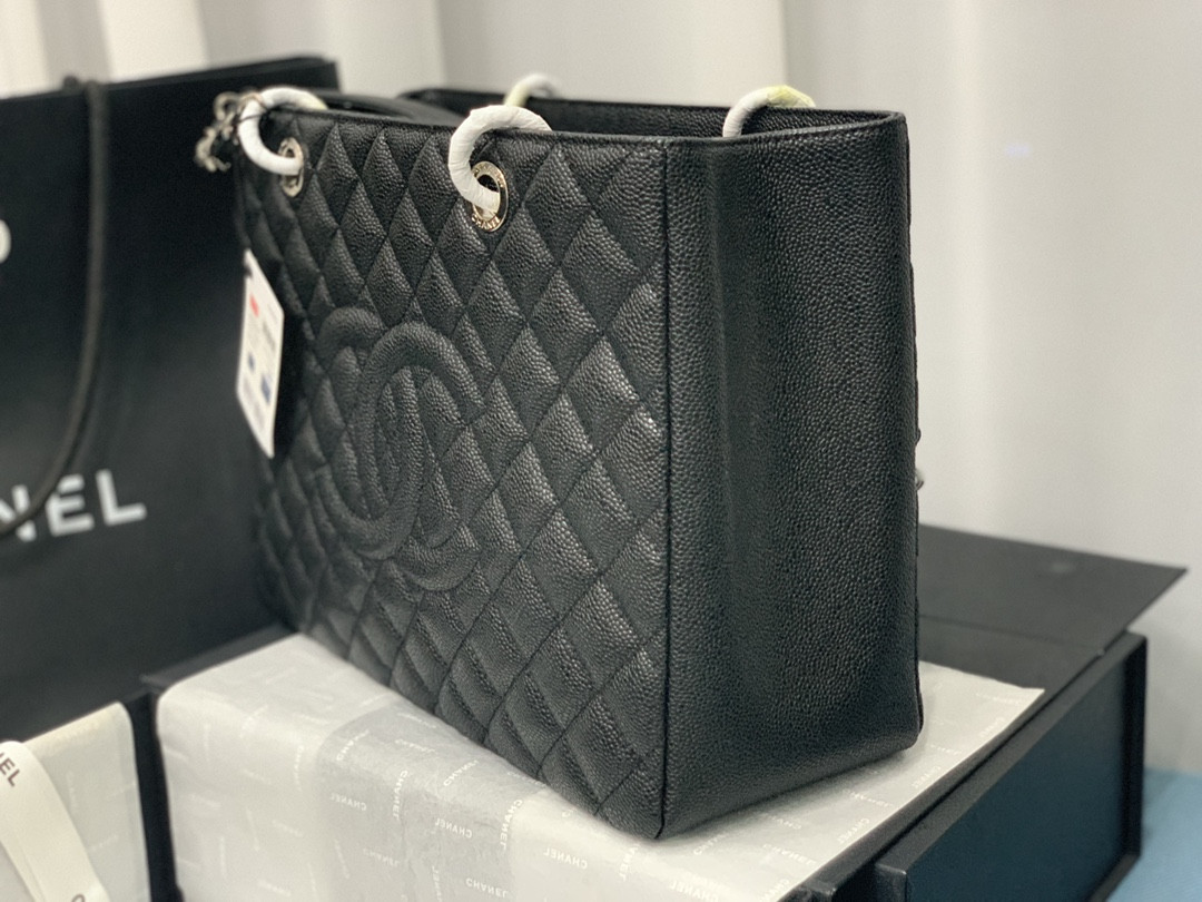 Ch**el GST CAVIAR LEATHER HARDWARE 24X33X13CM