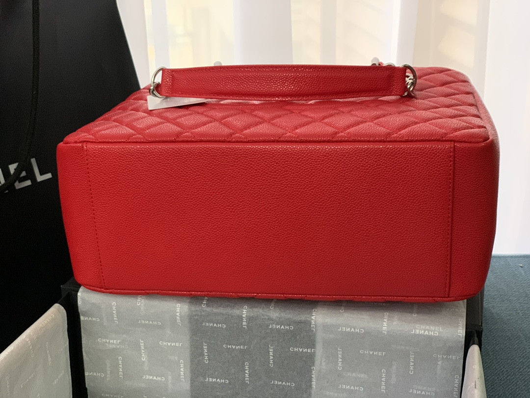 Ch**el GST CAVIAR LEATHER HARDWARE 24X33X13CM