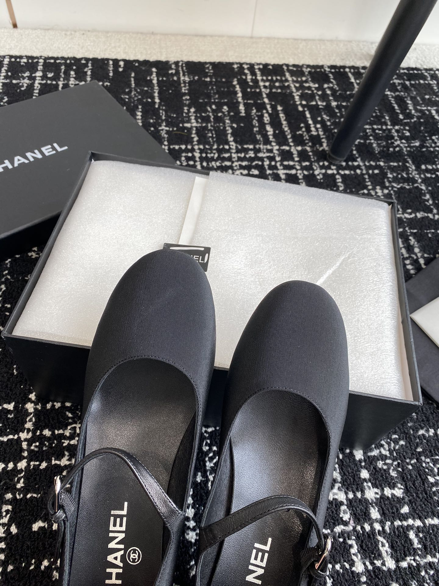 UA Ch**el MARY JANES Grosgrain & Strass