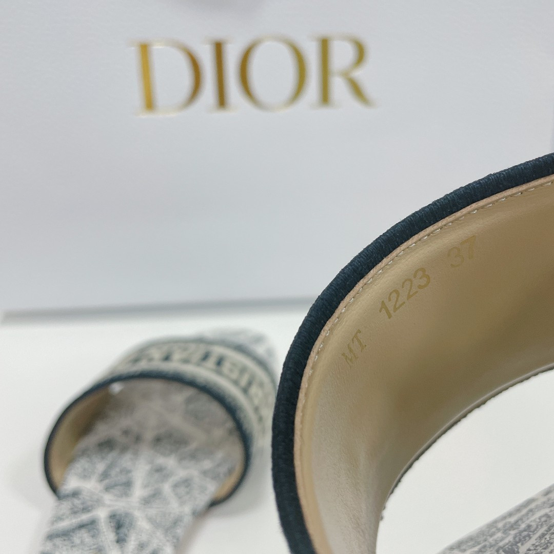 UA D10r Dway Slide