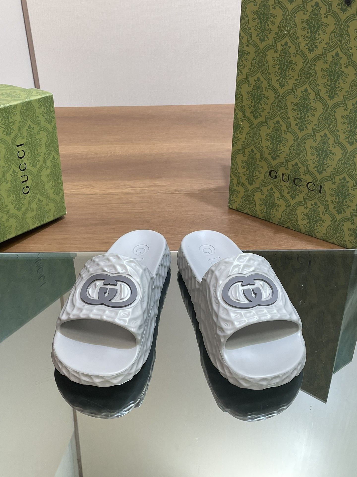 UA Gvc*1 INTERLOCKING G SLIDE SANDAL Gray