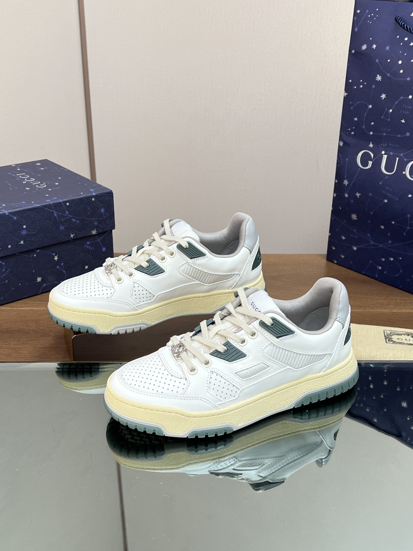 UA Gvc*1 Low-Top SNEAKER