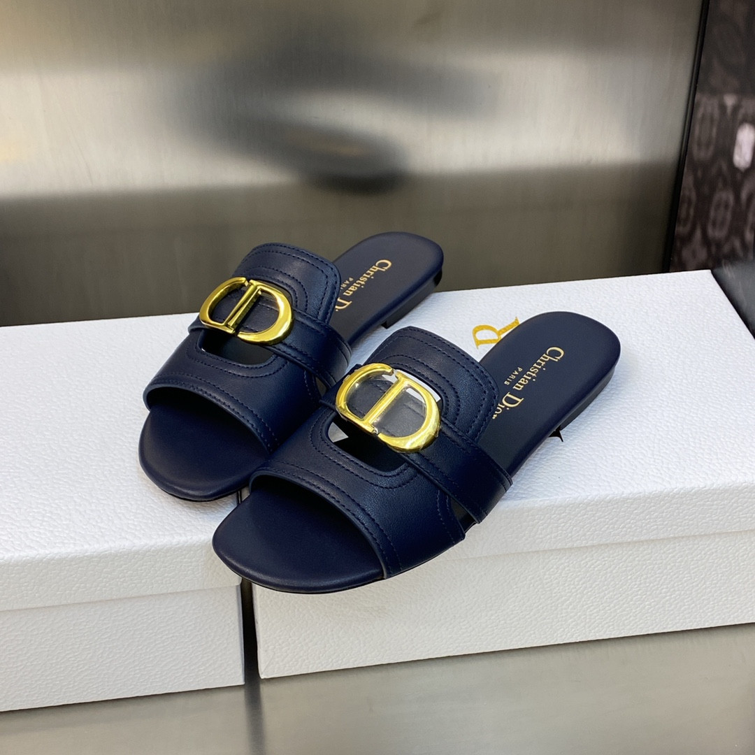 UA D10r 30 Montaigne Slide