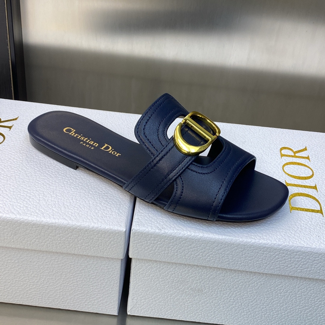 UA D10r 30 Montaigne Slide