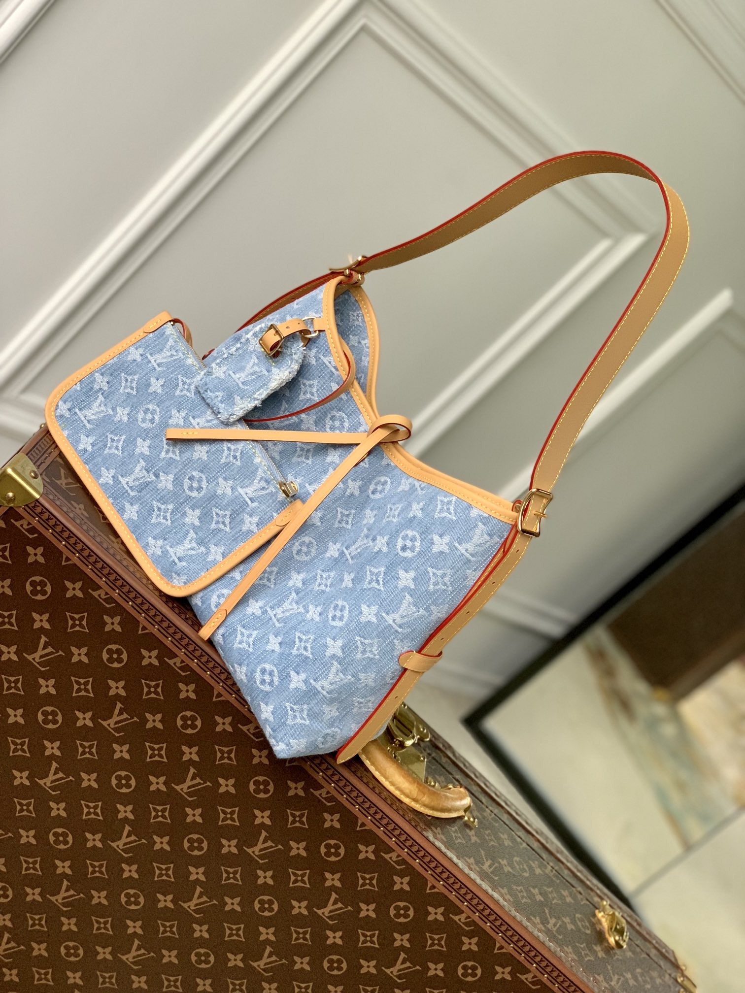 LV CarryAll PM M11462  11.4 x 9.4 x 4.7 in