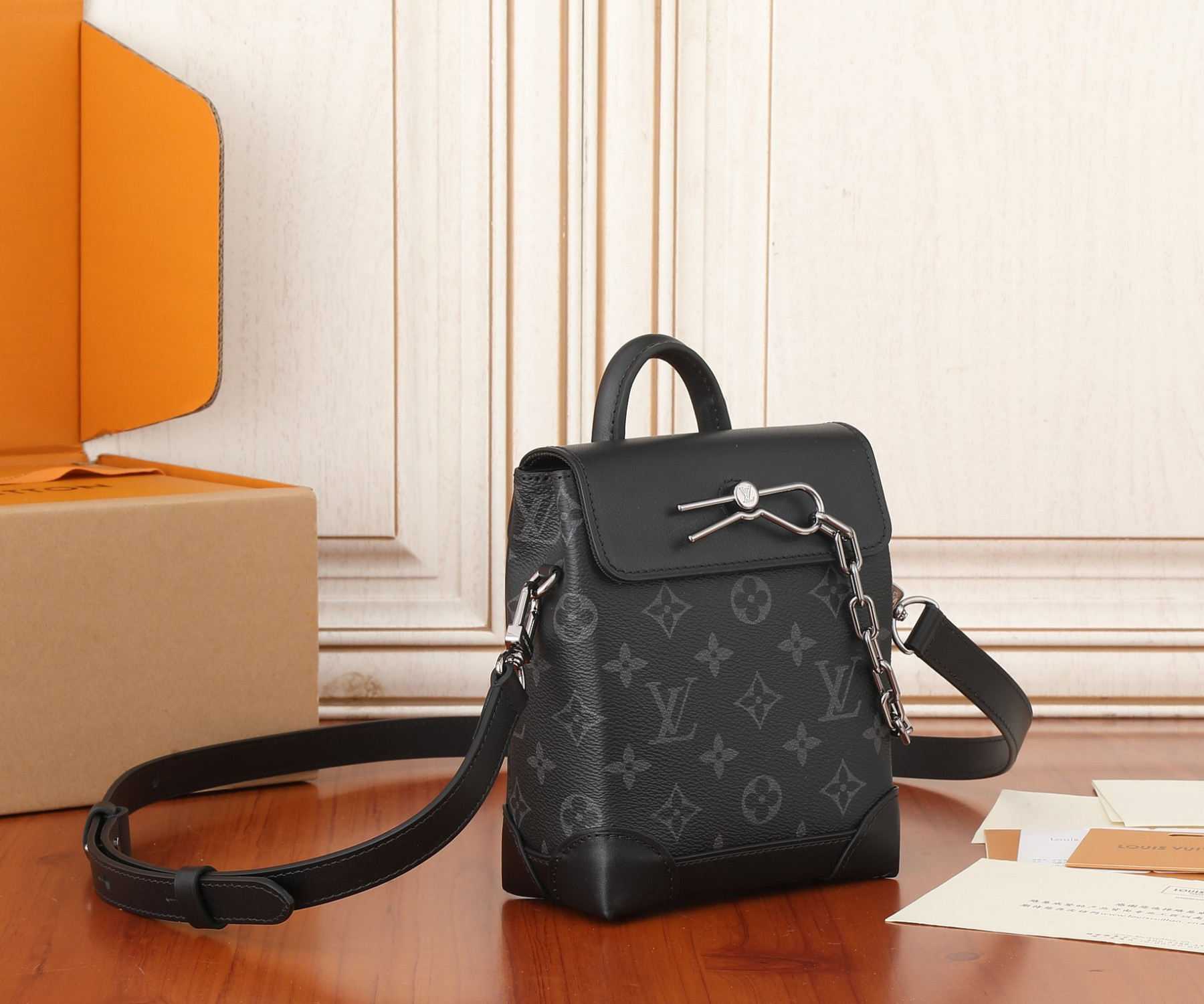 LV Nano Steamer M82774  5.9 x 7.1 x 2.8 in
